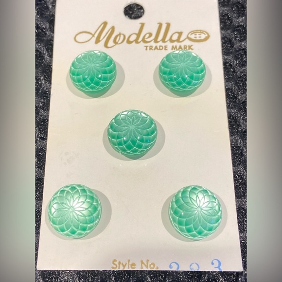 Vintage Canadian Modella Buttons Lot Of 5 Sets Of Buttons - Picture 9 of 12